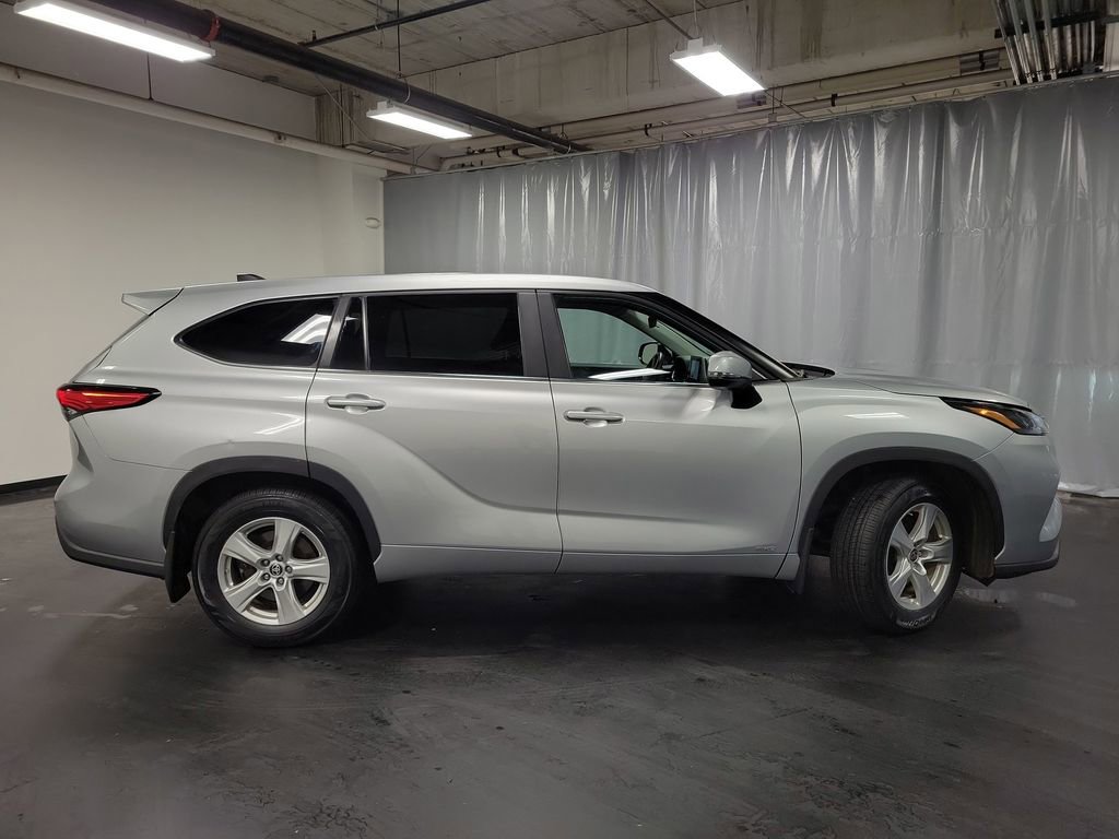 Used 2023 Toyota Highlander LE image 9