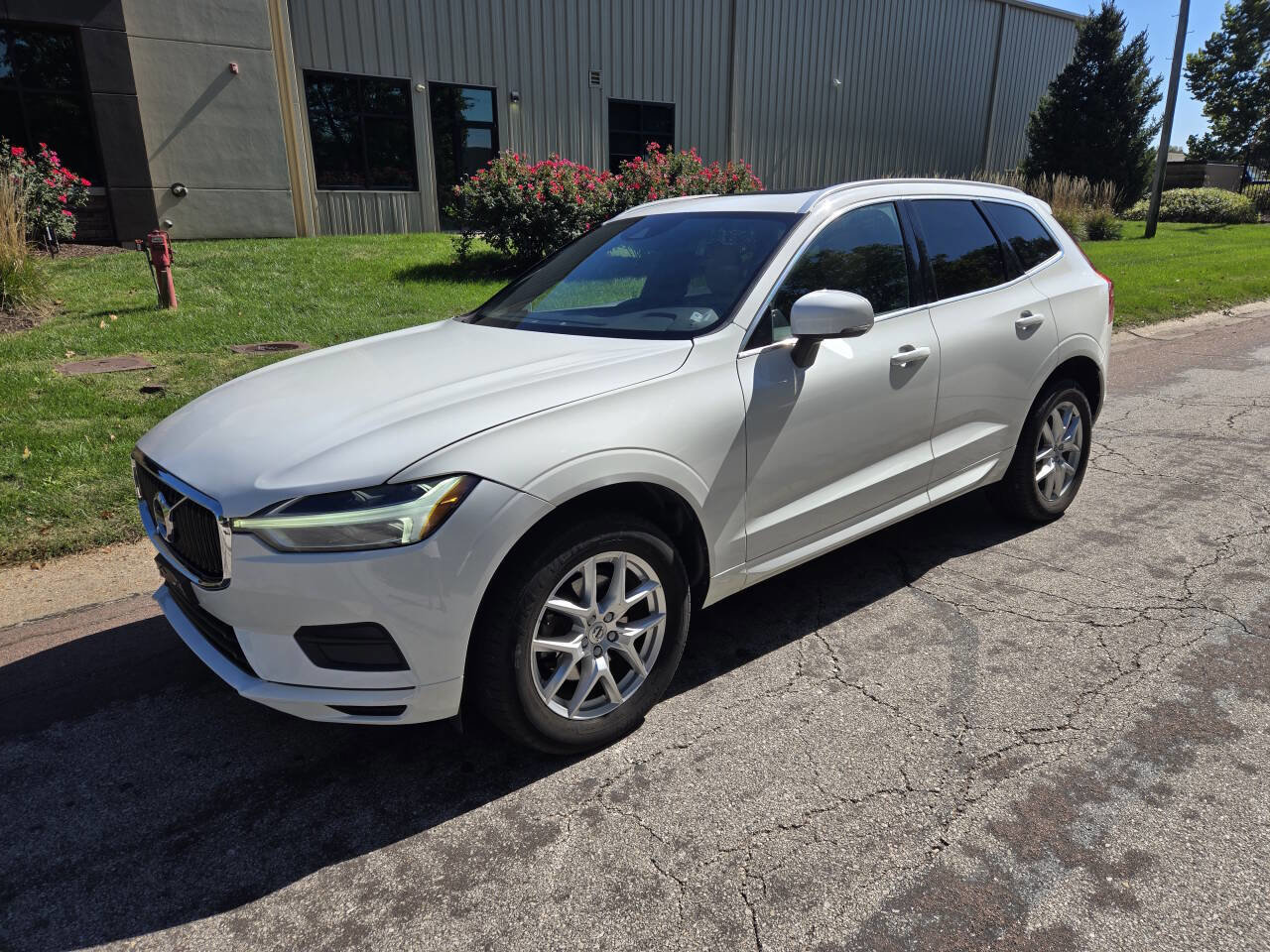 Used 2020 Volvo XC60 T5 Momentum AWD/4WD image 2