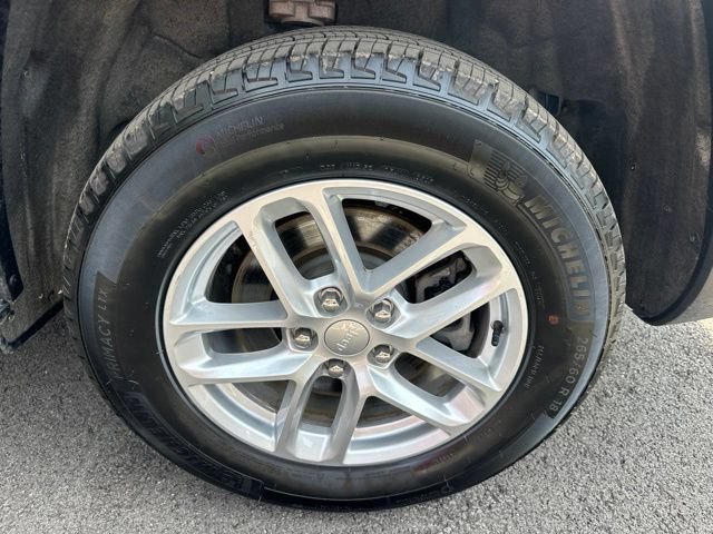 Used 2025 Jeep Grand Cherokee L Laredo AWD/4WD image 34