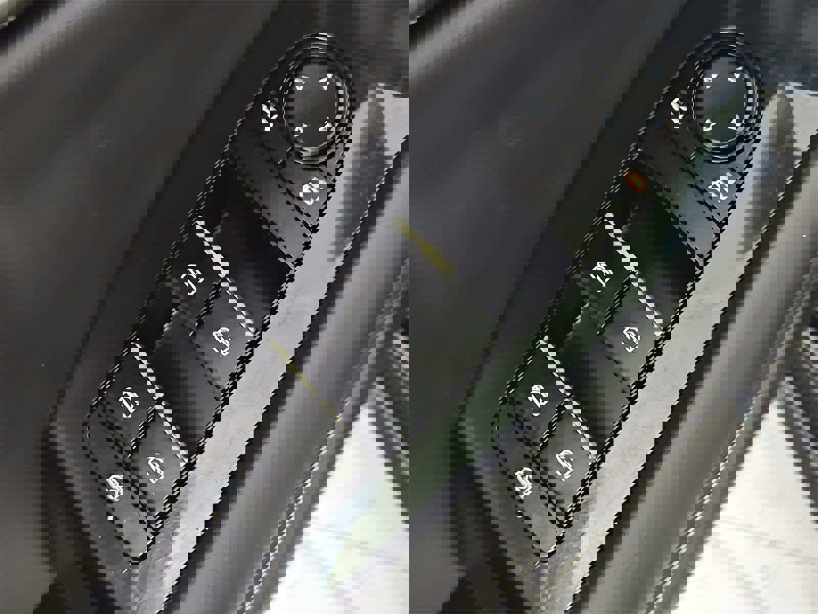 Used 2019 MAZDA MAZDA3 Hatchback image 17