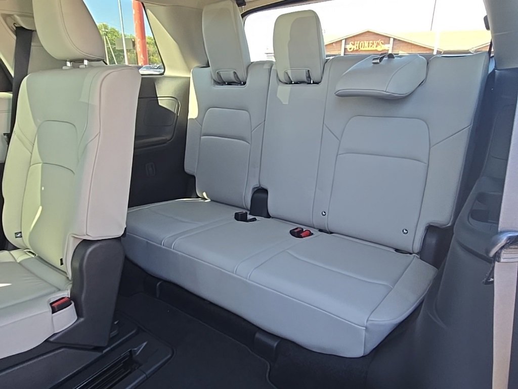 New 2025 Nissan Pathfinder SL w/ Black Appearance Package image 39