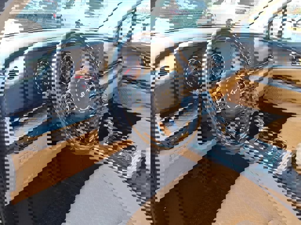 Used 2022 Kia Carnival LX image 16