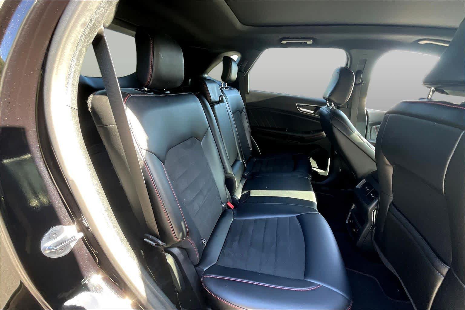 Used 2022 Ford Edge ST-Line w/ Class II Trailer Tow Package AWD/4WD image 41