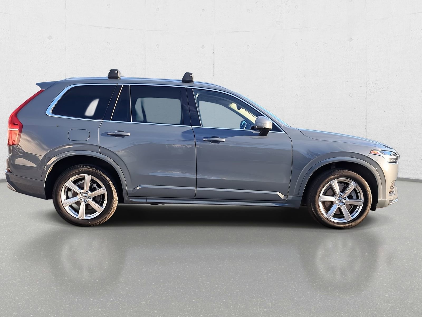 Used 2022 Volvo XC90 T5 Momentum image 4