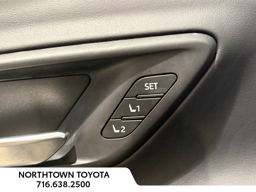 Used 2023 Toyota Crown Limited image 20