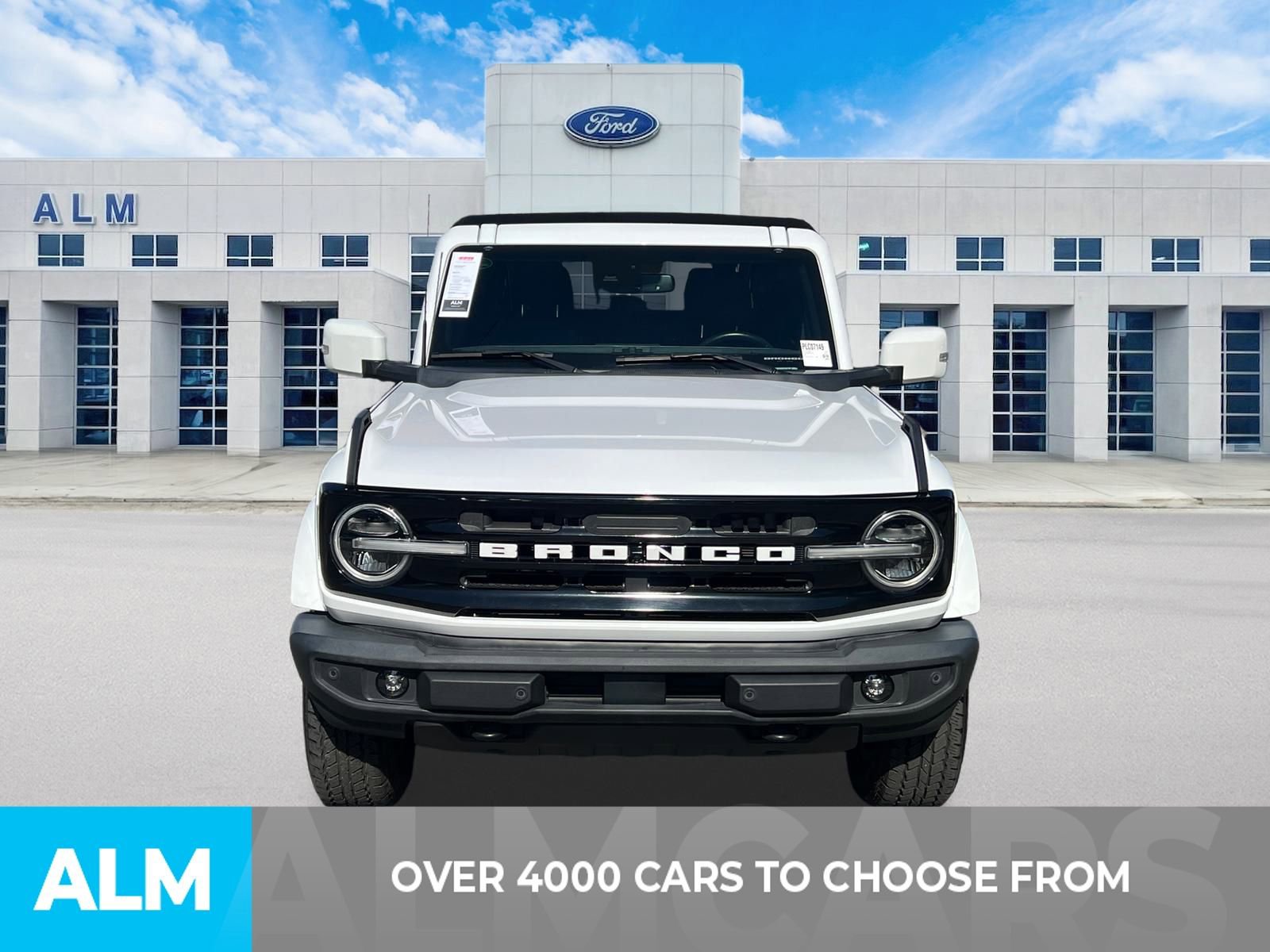 Used 2023 Ford Bronco Outer Banks image 2