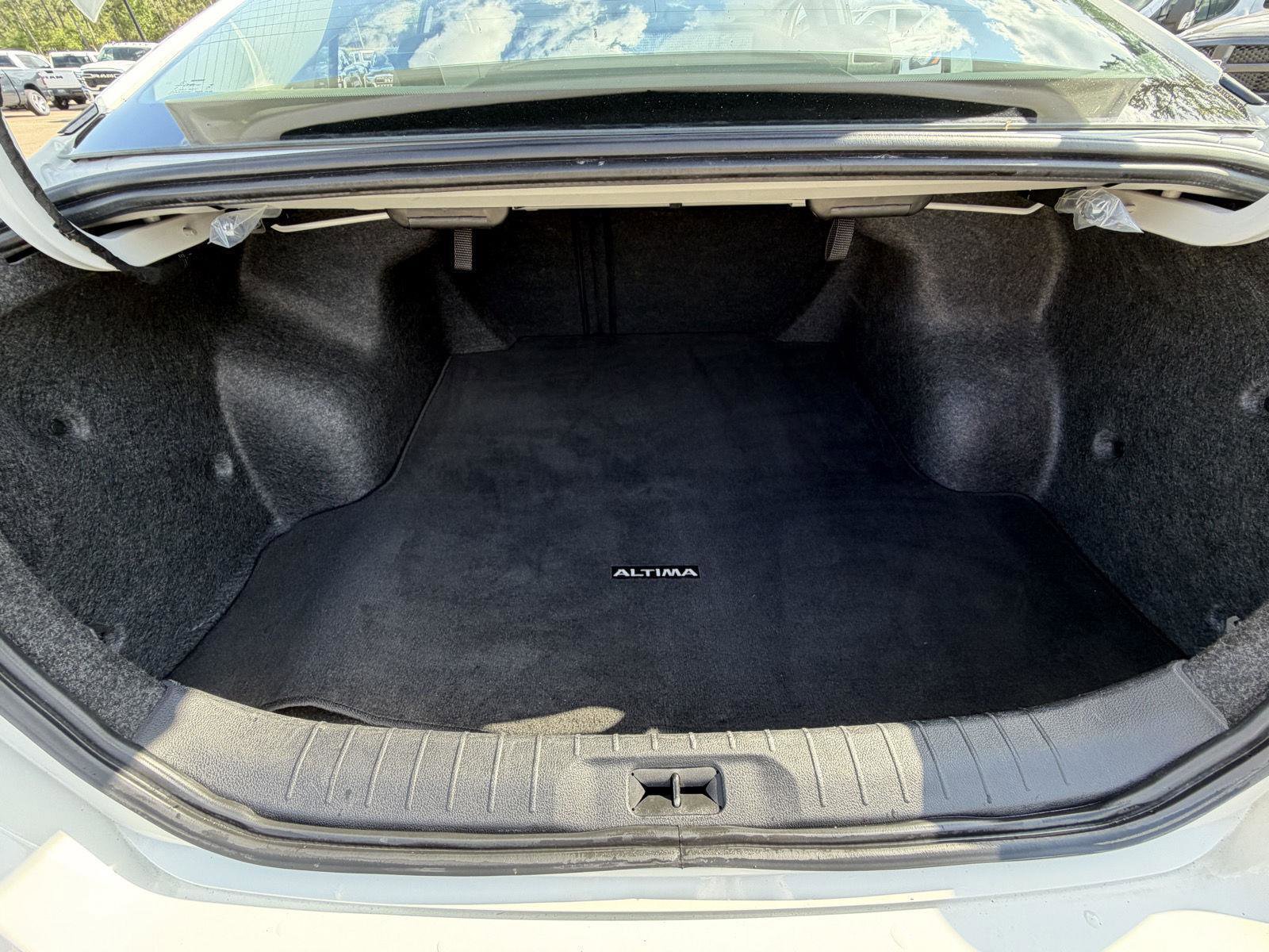 Used 2024 Nissan Altima 2.5 SR FWD image 18