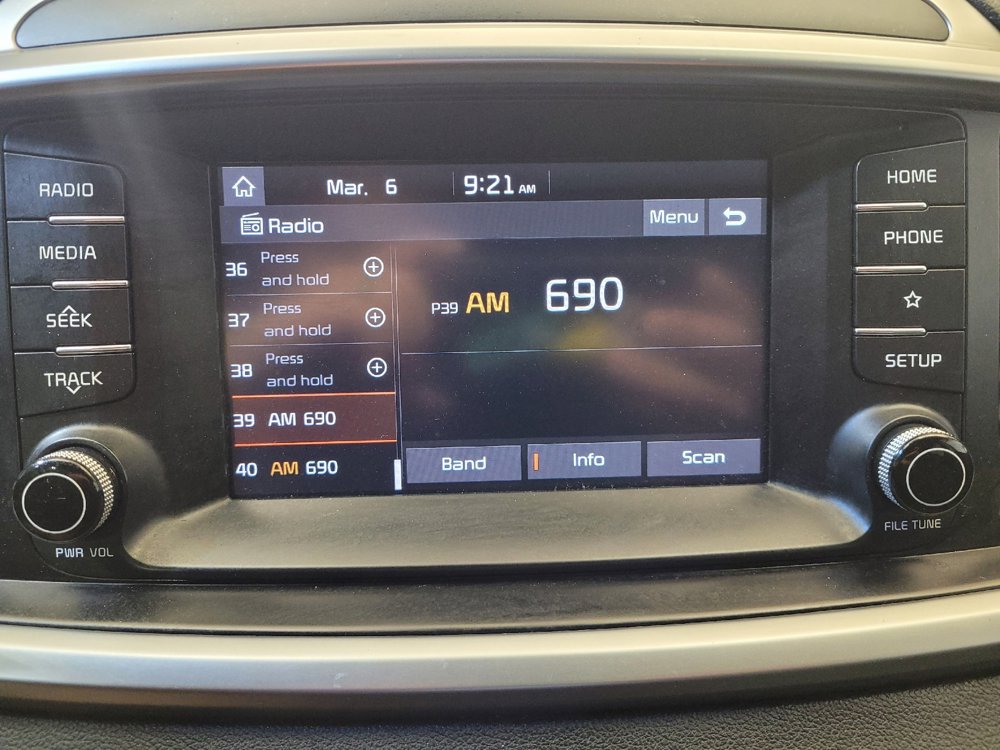 Used 2020 Kia Sorento LX image 25