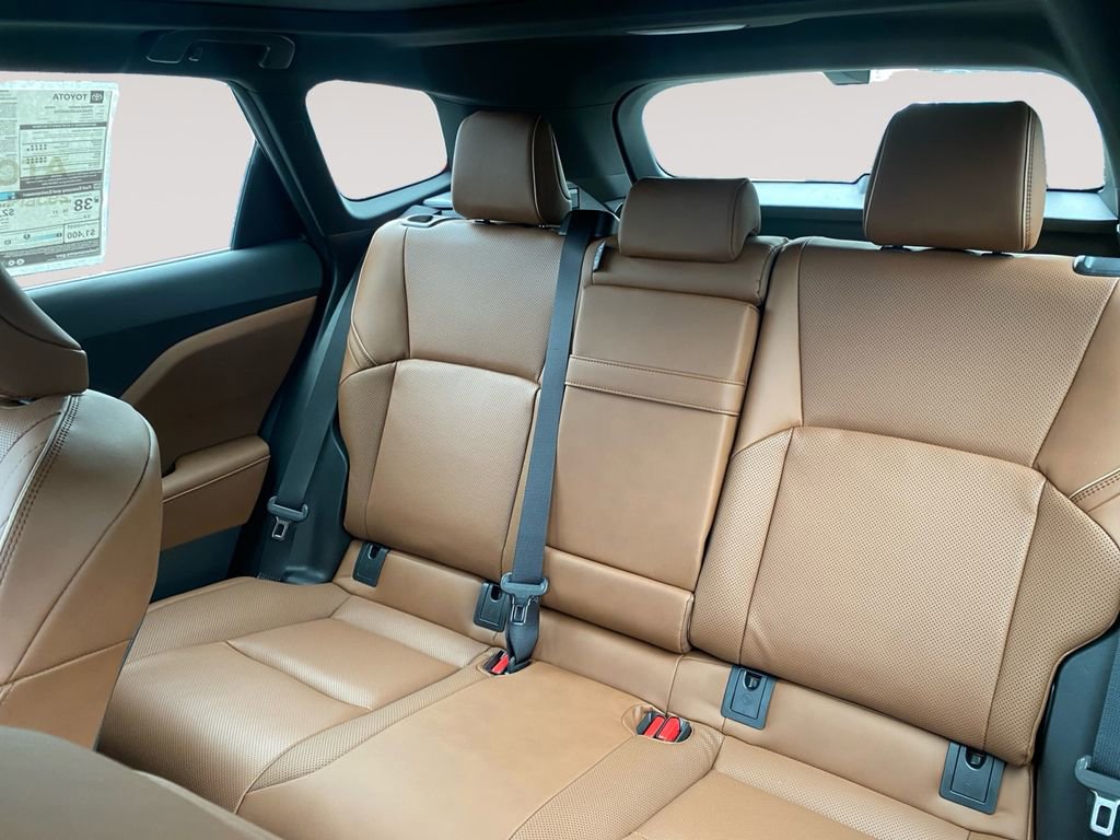 Used 2025 Toyota Crown Signia image 13