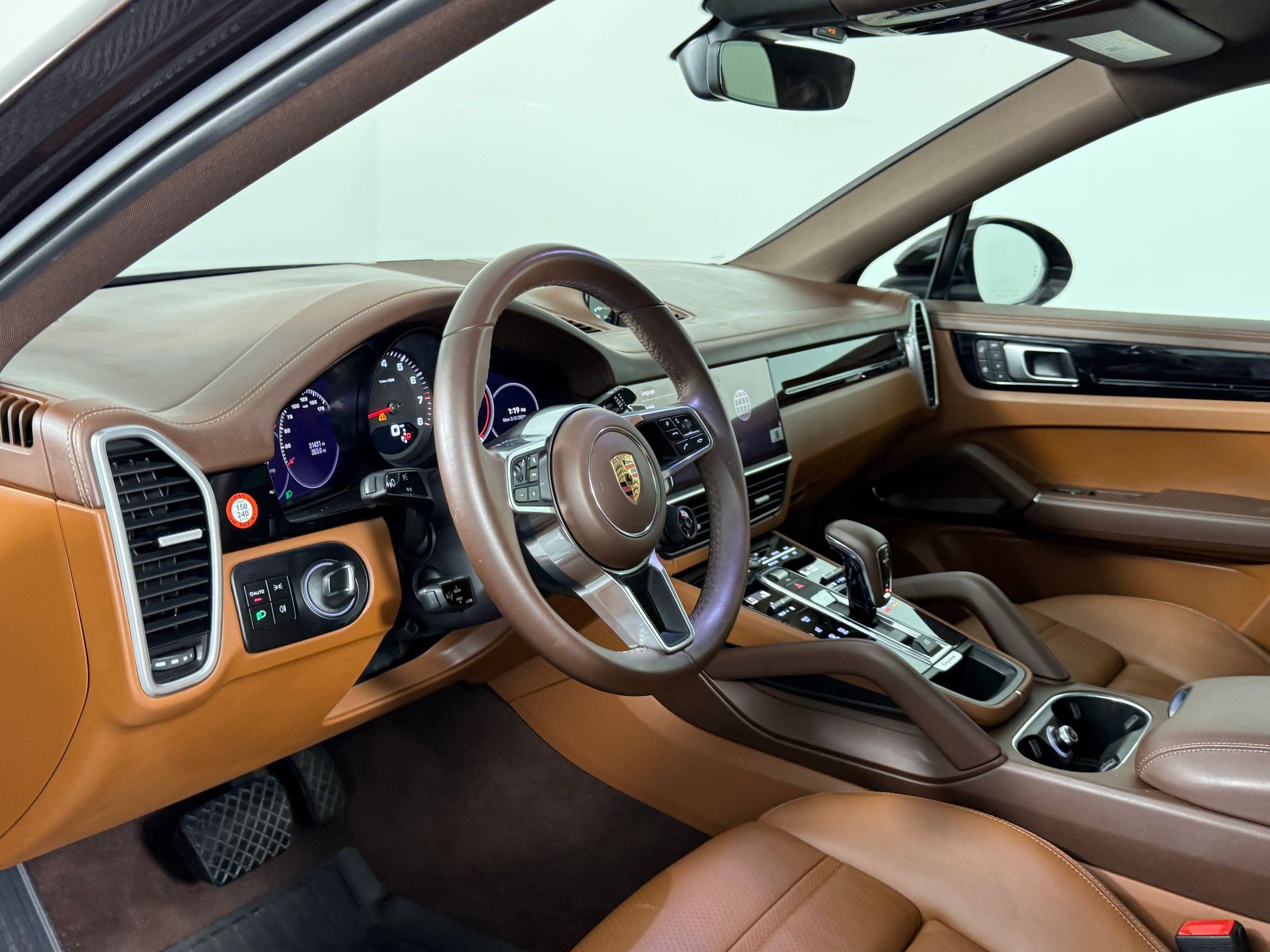Certified 2023 Porsche Cayenne Platinum Edition image 4