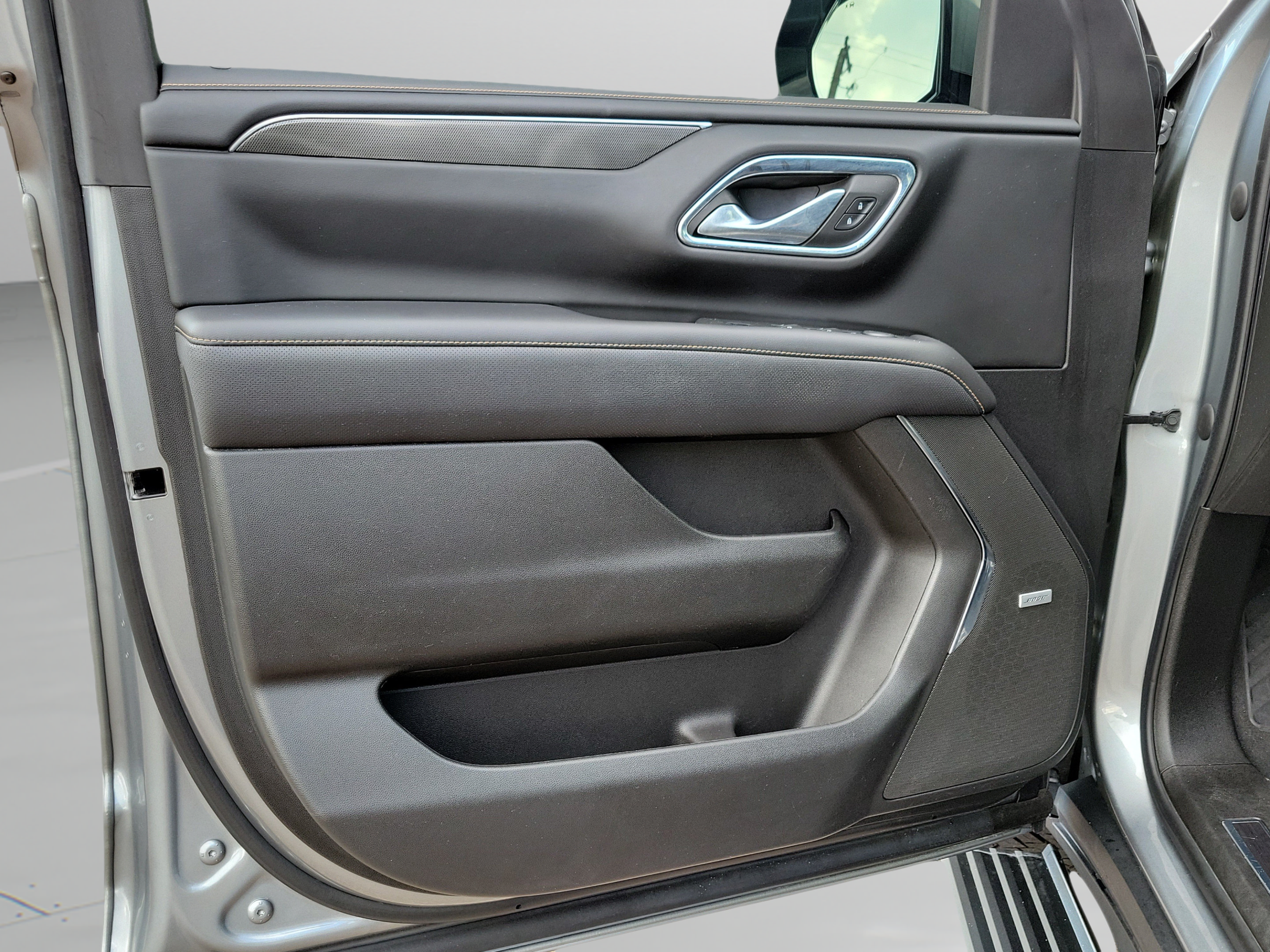 Used 2023 GMC Yukon XL AT4 w/ Technology Package AWD/4WD image 12