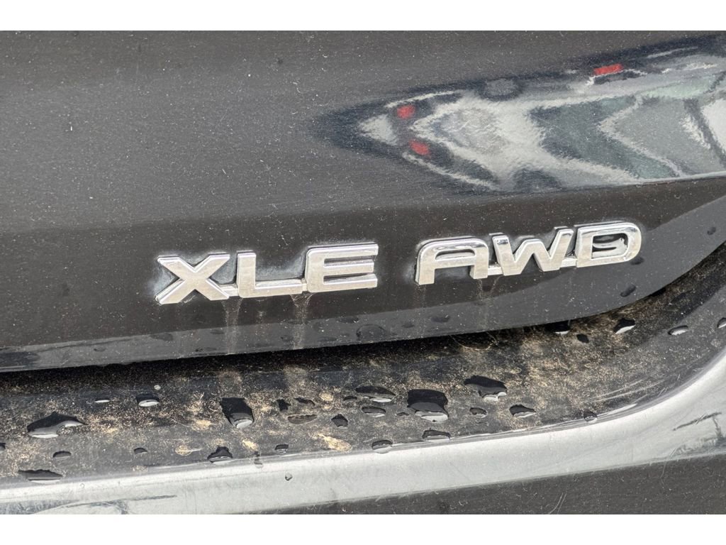 Used 2024 Toyota Highlander XLE image 30