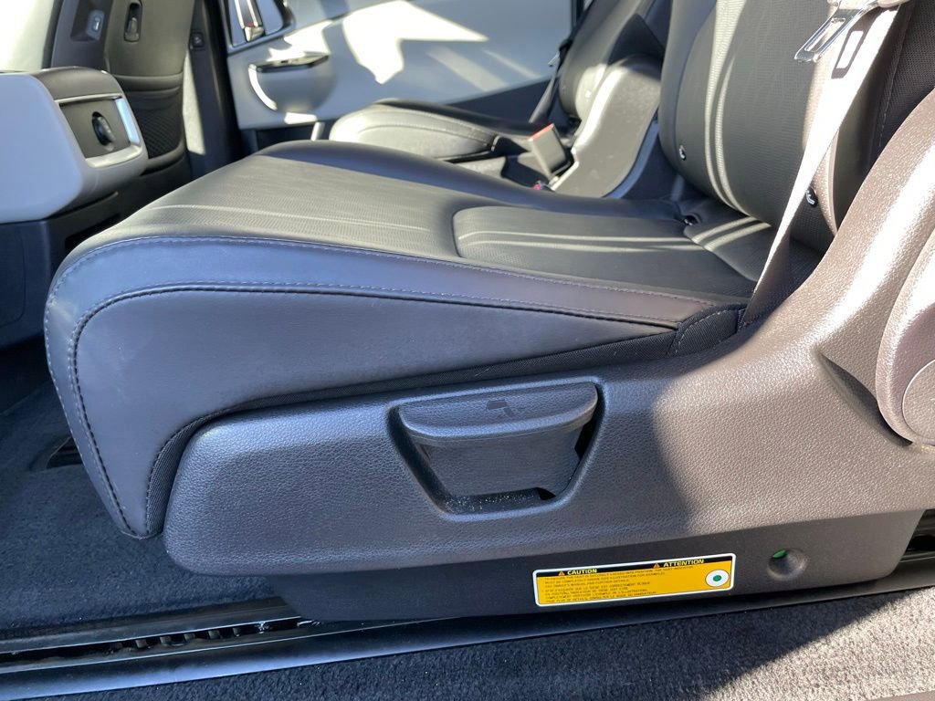 Used 2023 Kia Carnival LX image 39