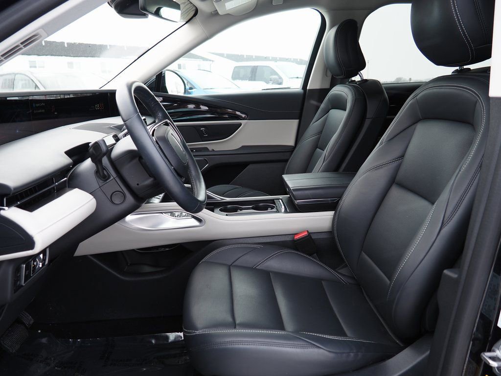 Used 2025 Lincoln Nautilus Premier image 9