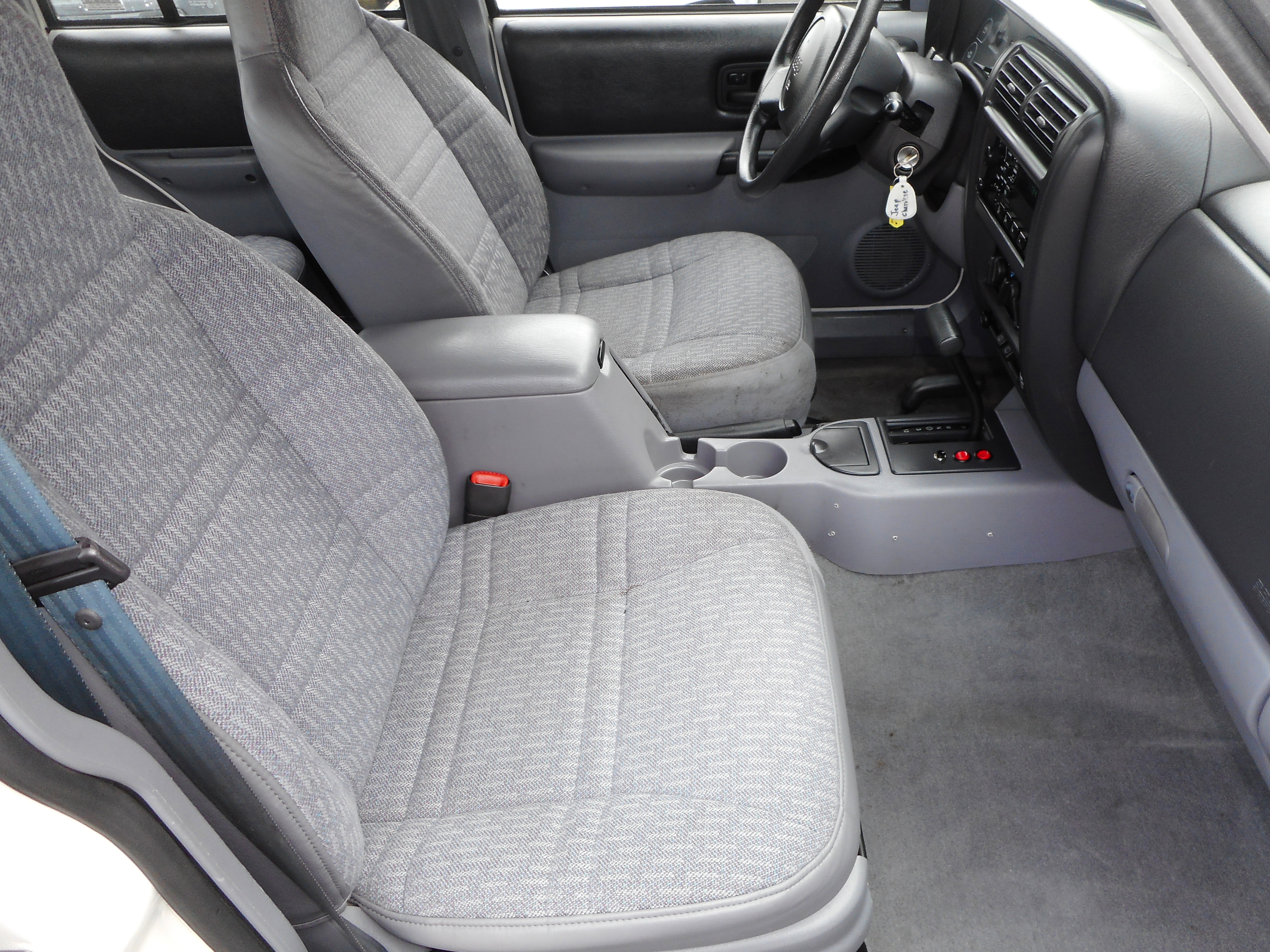 Used 1998 Jeep Cherokee SE image 28