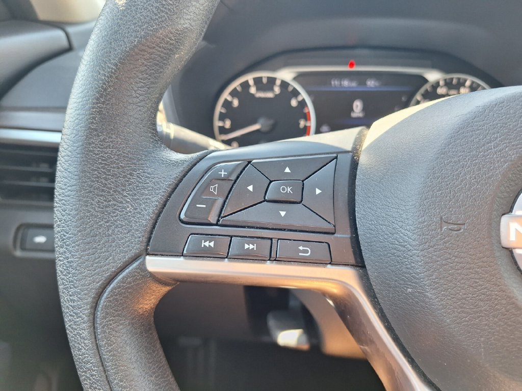 Used 2025 Nissan Altima 2.5 SV FWD image 17