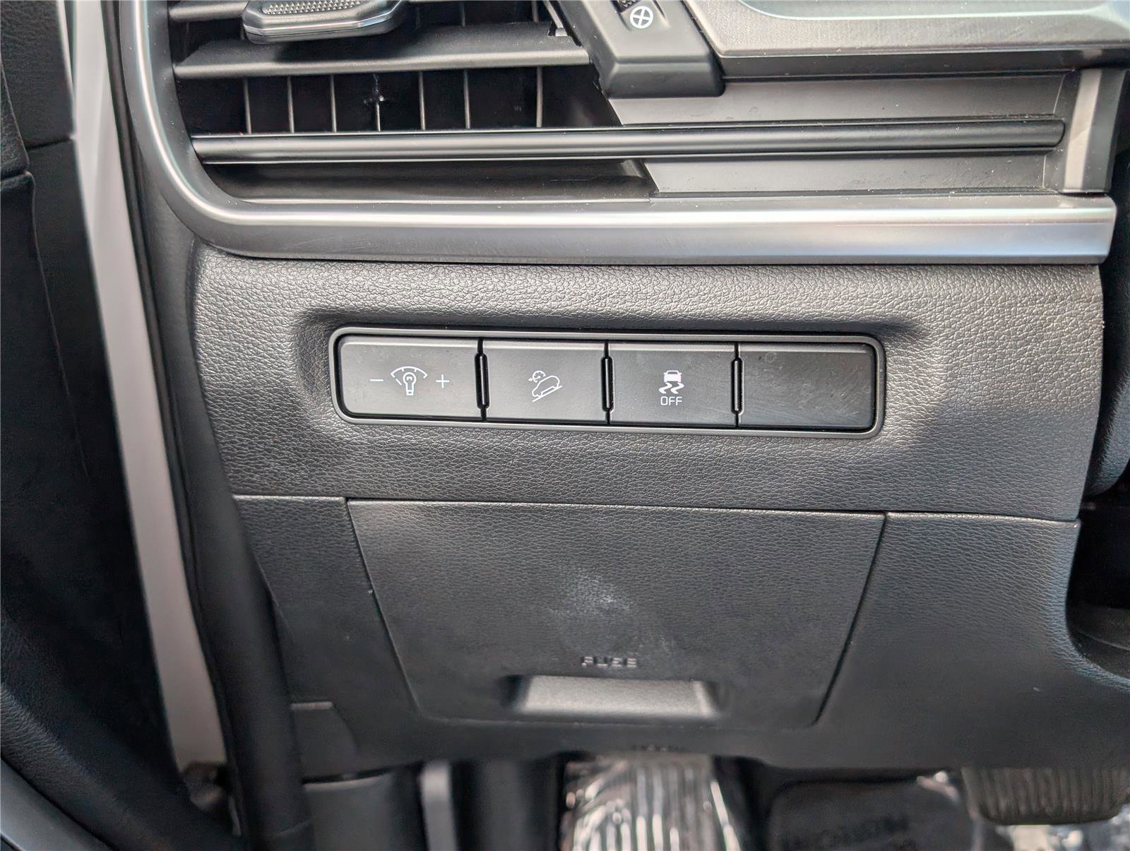 Used 2024 Kia Telluride LX image 19