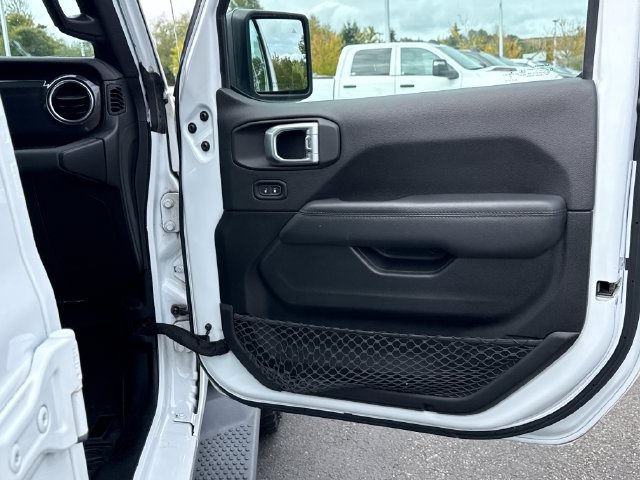 Used 2020 Jeep Wrangler Unlimited Sahara AWD/4WD image 26