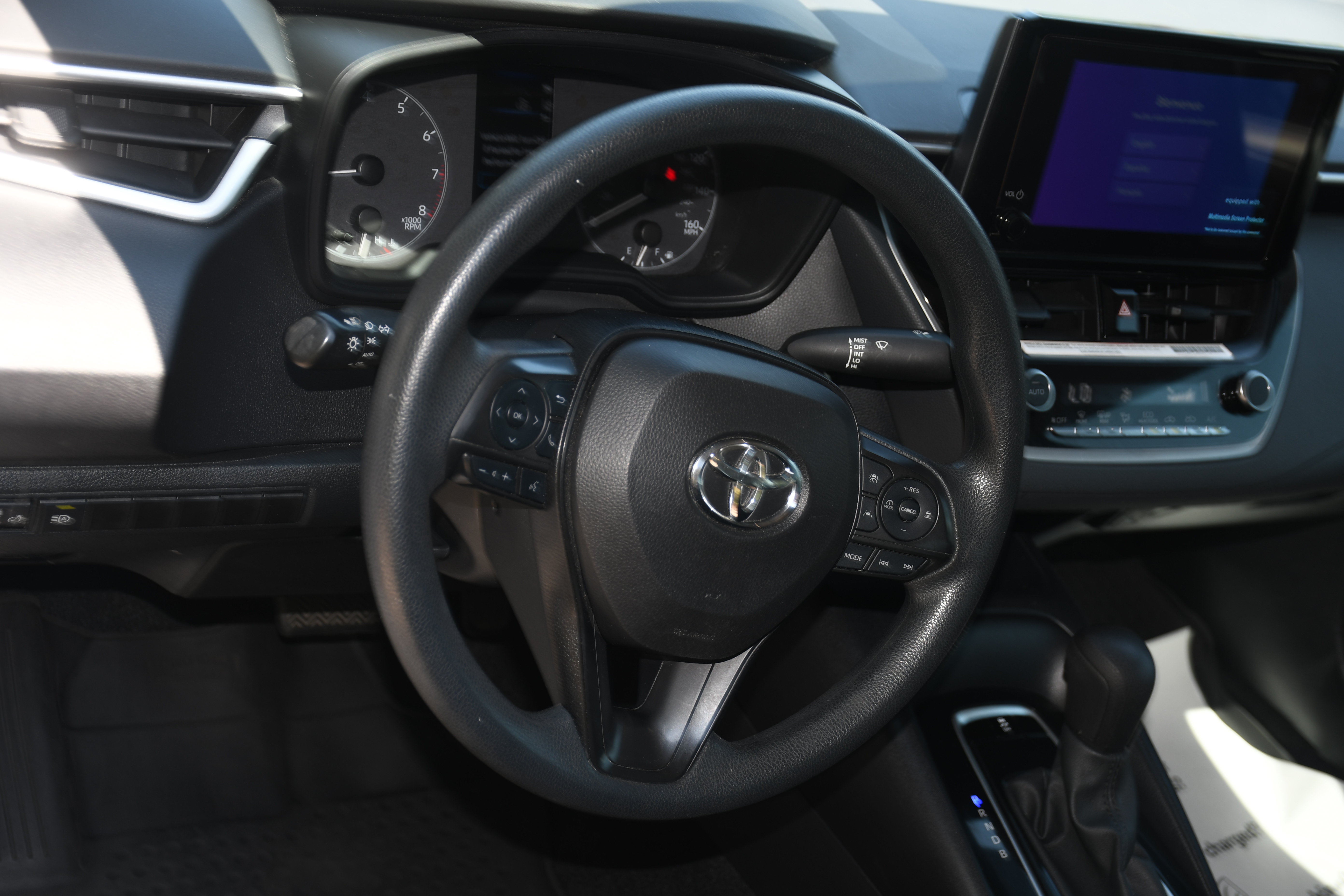 Used 2024 Toyota Corolla LE w/ LE Convenience Package FWD image 8
