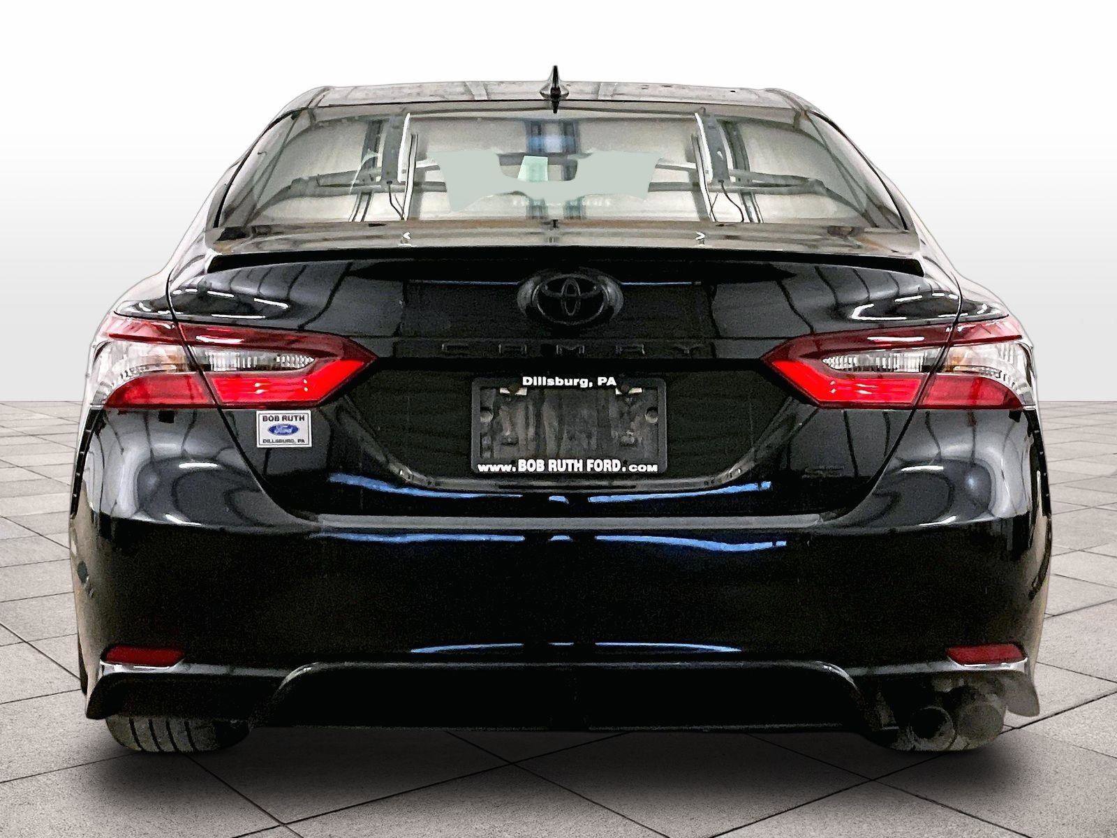 Used 2023 Toyota Camry SE image 4