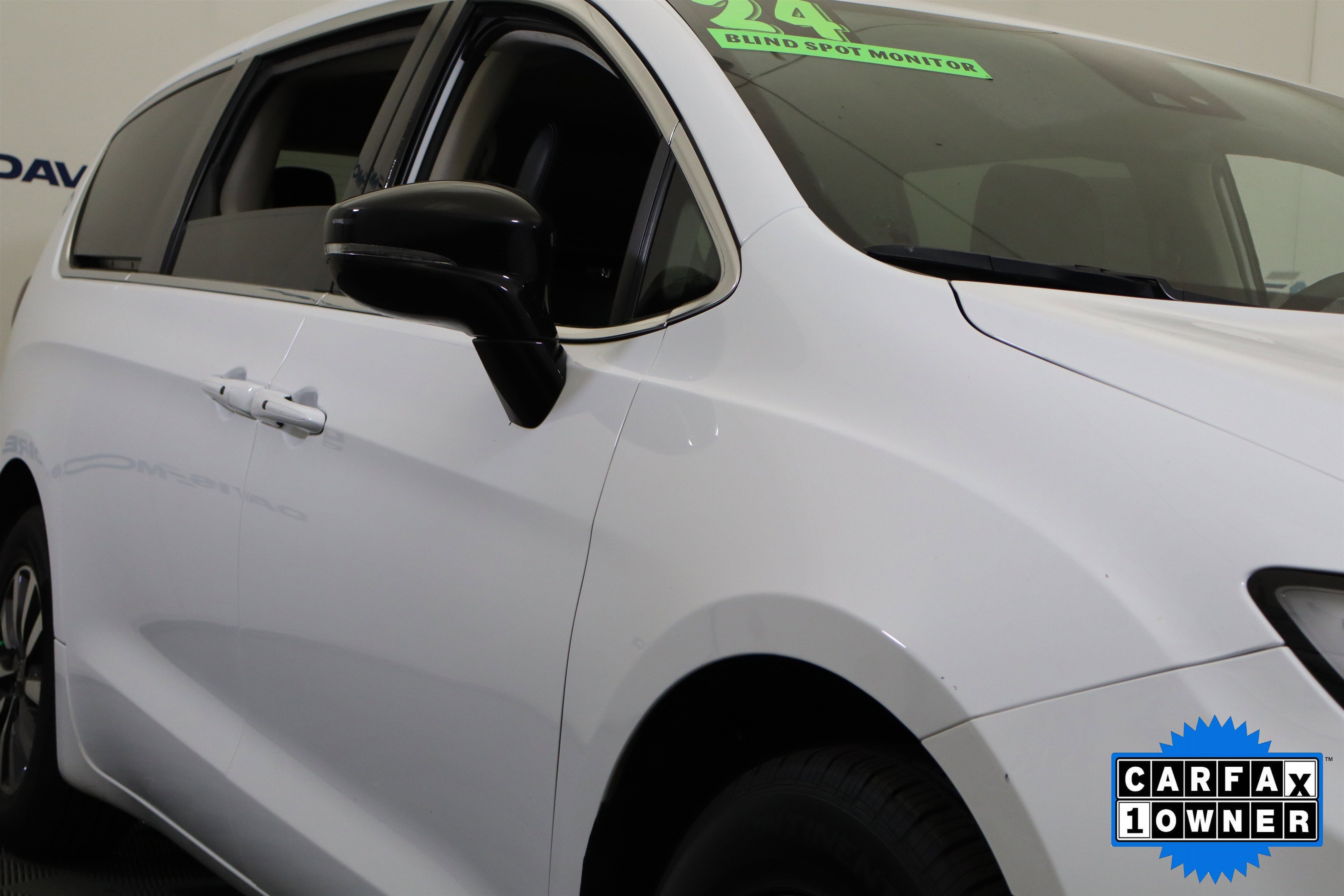 Used 2024 Chrysler Pacifica Select image 39