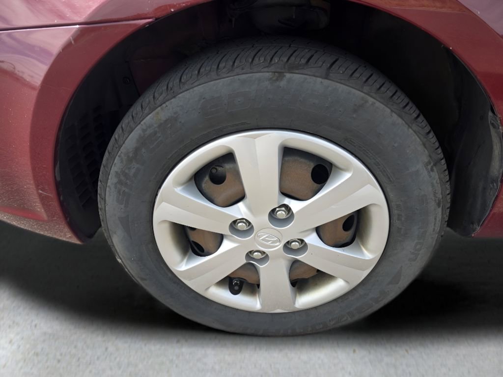 Used 2010 Hyundai Accent GLS image 9