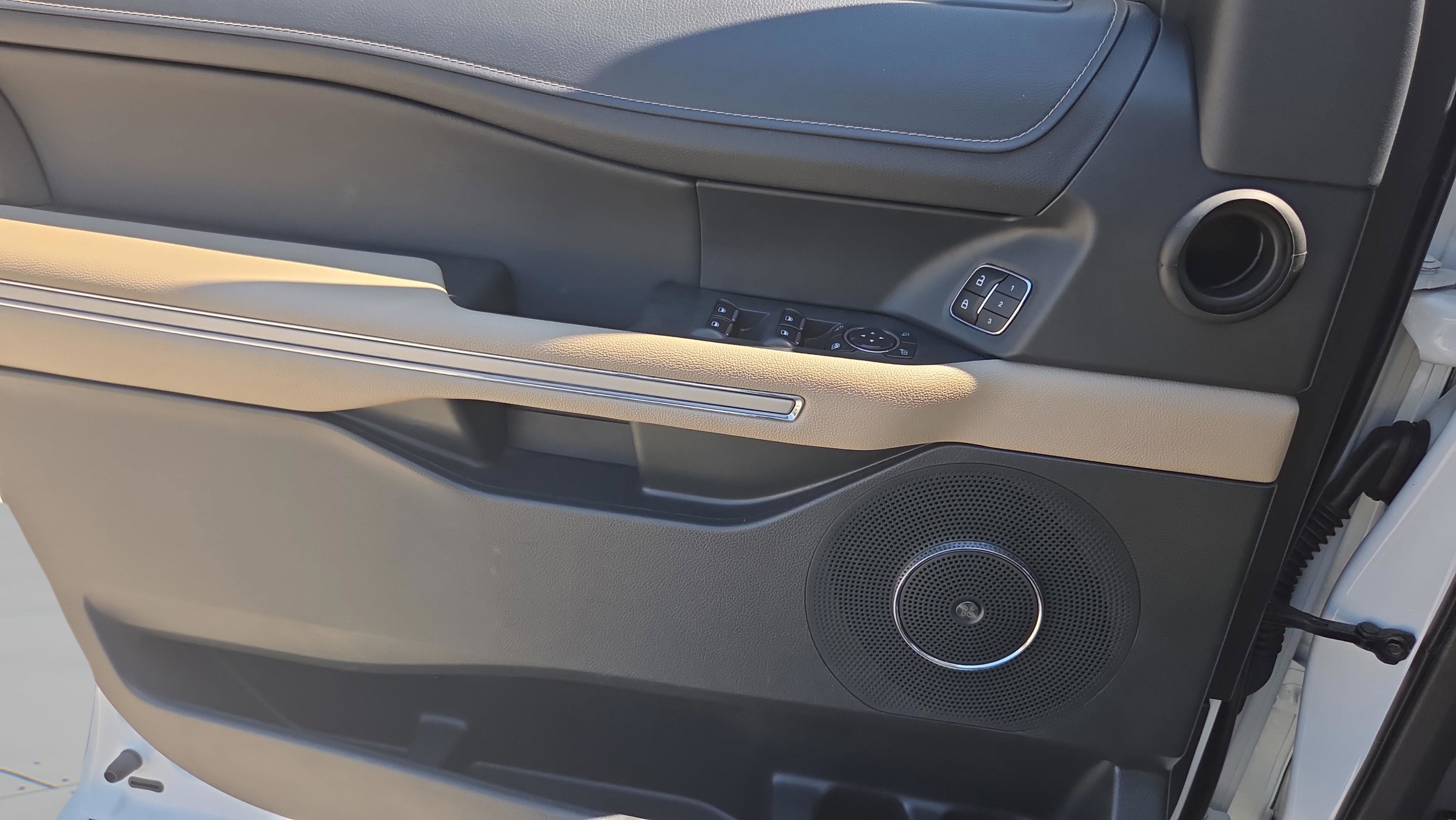 Used 2024 Ford Expedition Limited image 32