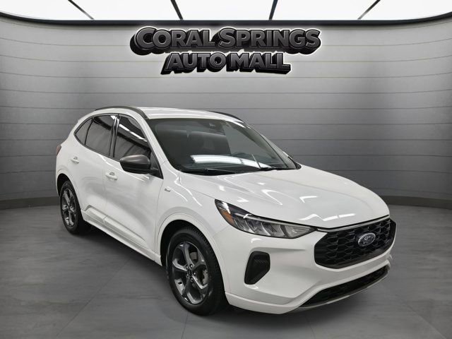 Used 2023 Ford Escape ST-Line w/ Tech Pack #1 FWD image 1