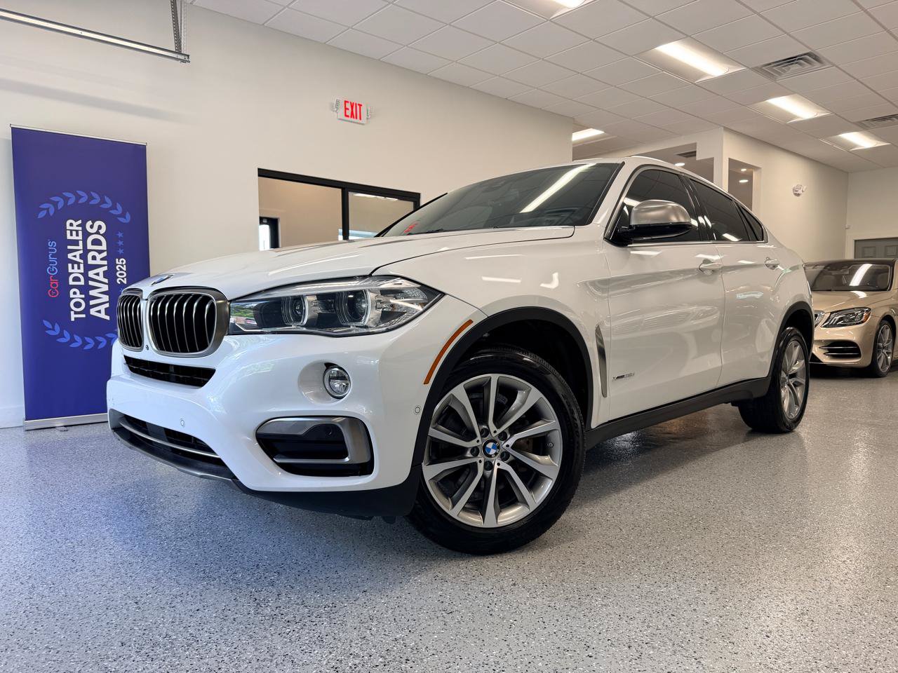 Used 2019 BMW X6 xDrive35i w/ Premium Package AWD/4WD image 2