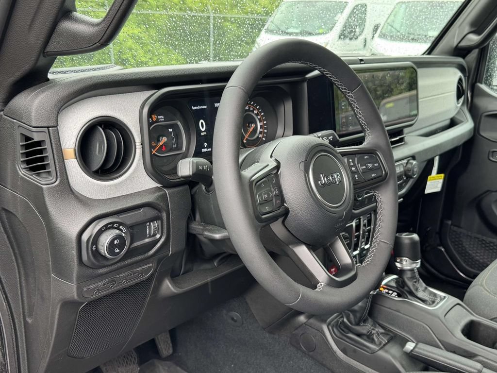 Used 2026 Jeep Gladiator Sport AWD/4WD image 2
