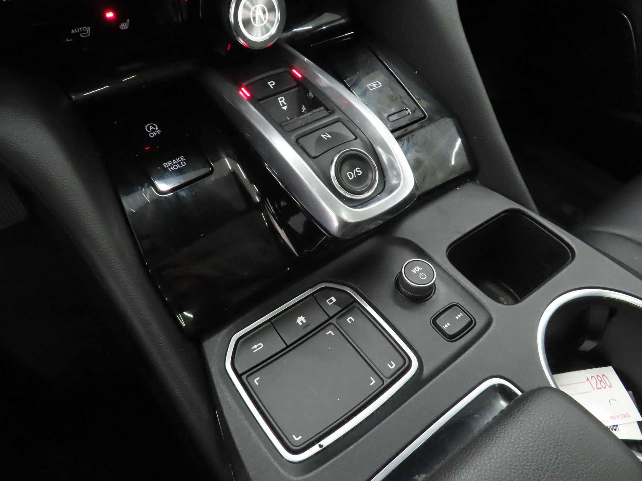 Used 2022 Acura MDX SH-AWD image 15