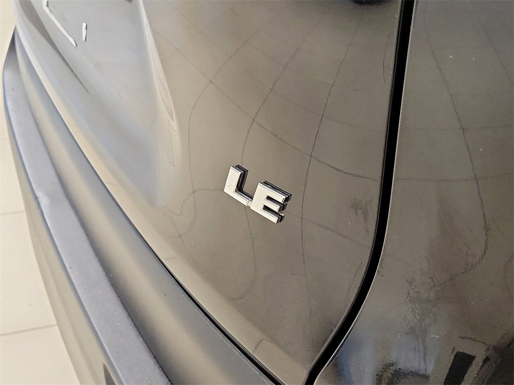 Used 2022 Toyota RAV4 LE image 9