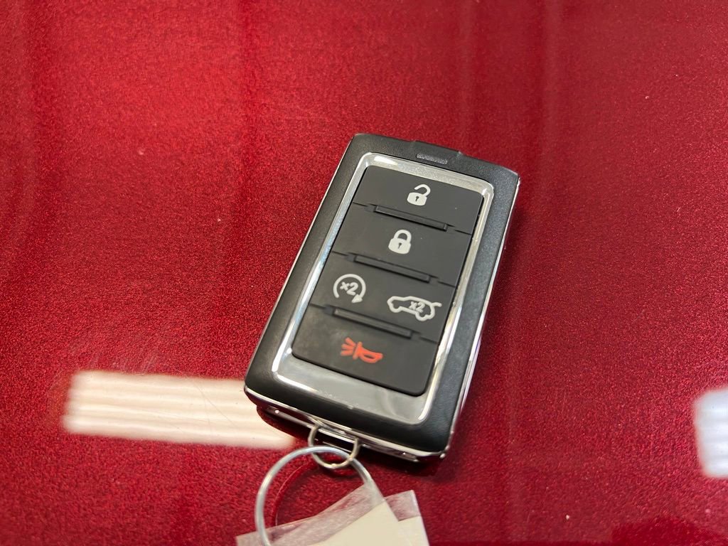 Used 2024 Jeep Grand Cherokee Laredo w/ Luxury Tech Group I AWD/4WD image 33