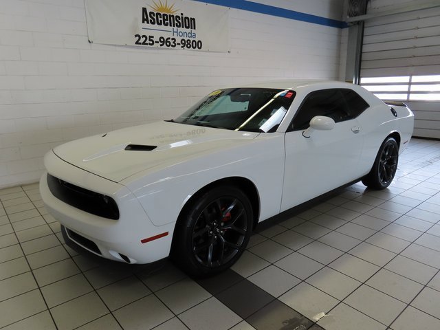 Used 2019 Dodge Challenger SXT w/ Blacktop Package image 2