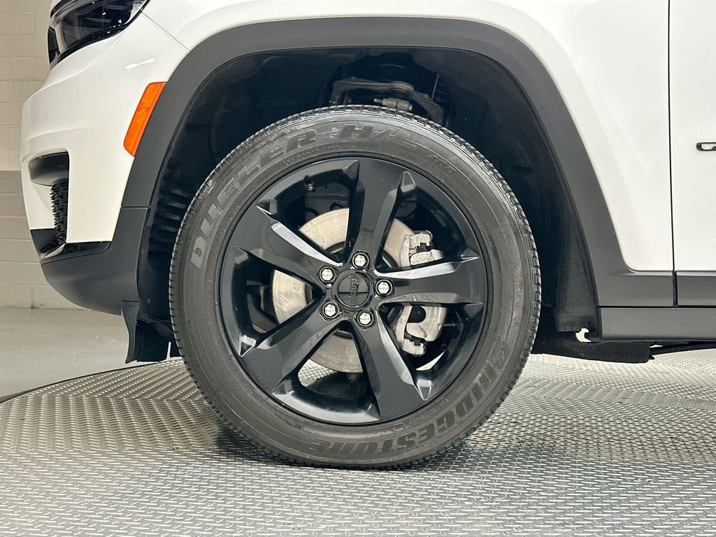 Used 2025 Jeep Grand Cherokee L Altitude AWD/4WD image 17