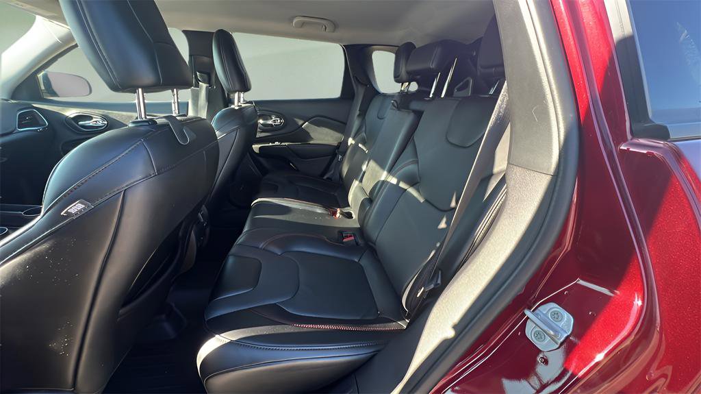 Used 2021 Jeep Cherokee Trailhawk w/ Premium Leather Package image 12