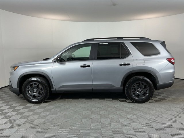 Used 2025 Honda Pilot TrailSport image 8