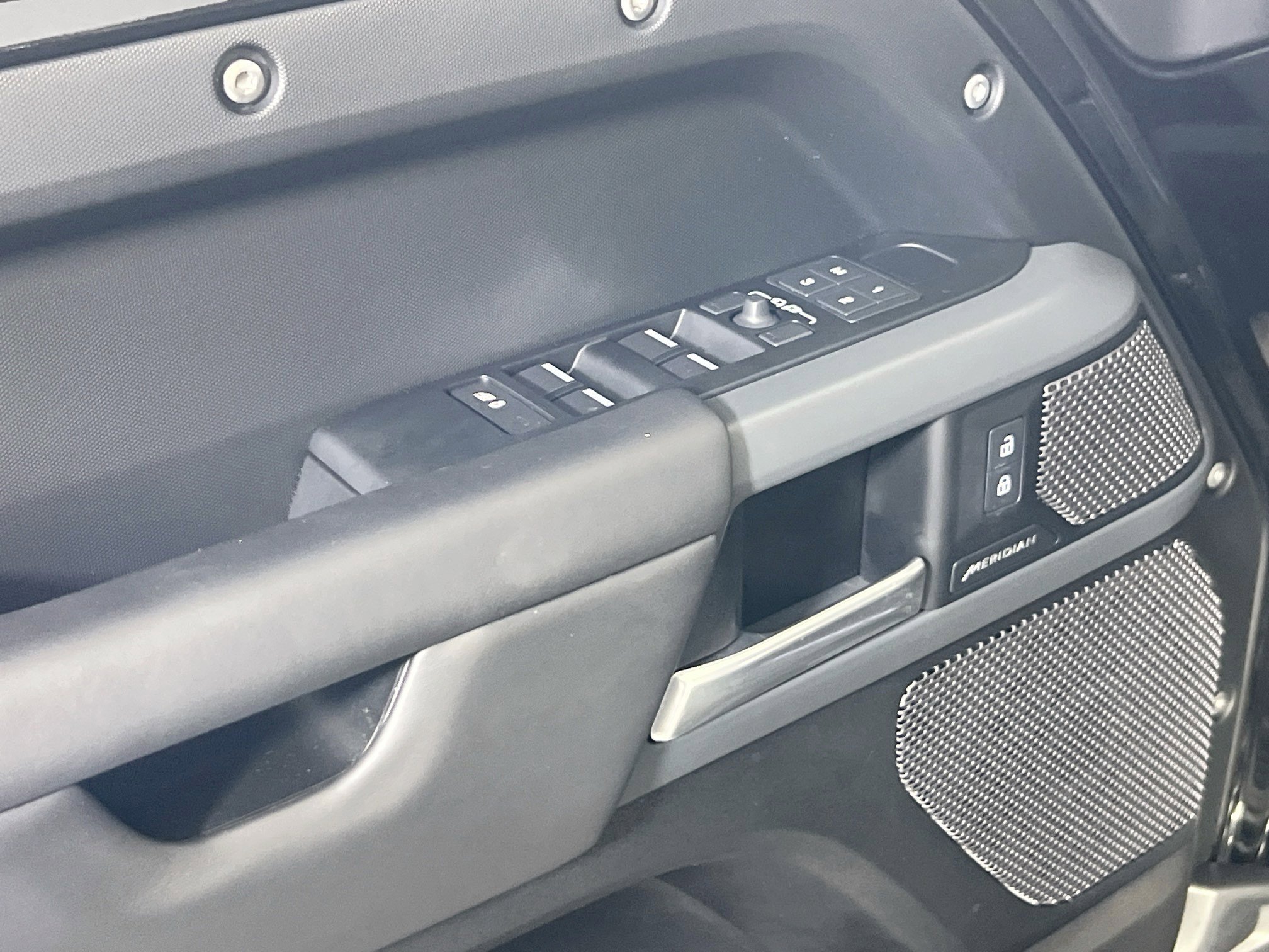 Used 2024 Land Rover Defender 110 X-Dynamic SE image 18