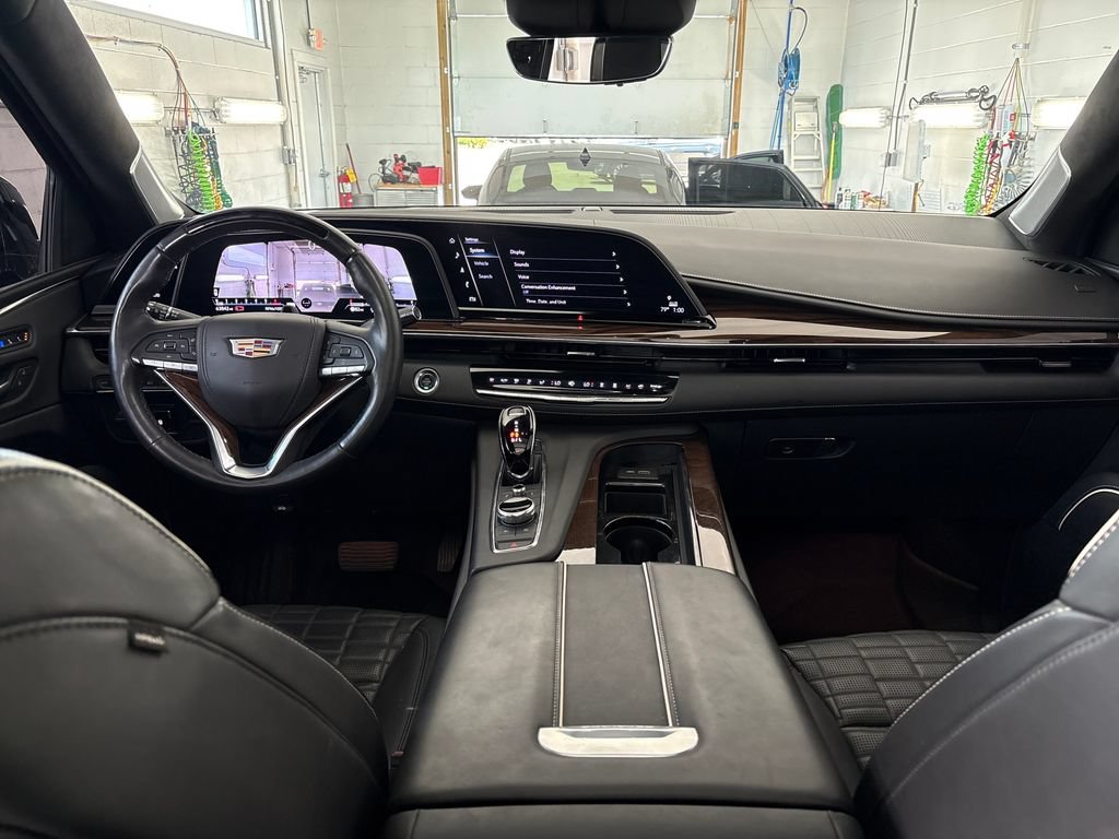 Used 2022 Cadillac Escalade Sport Platinum w/ LPO, ONYX Package AWD/4WD image 25