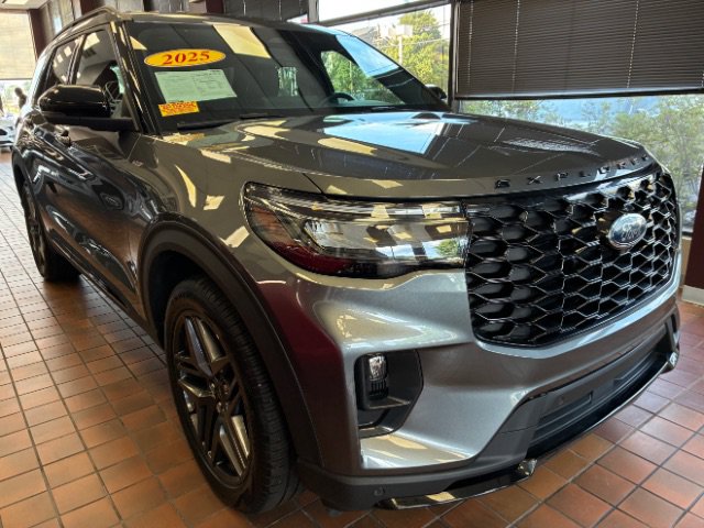 Used 2025 Ford Explorer ST-Line w/ ST-Line Street Pack