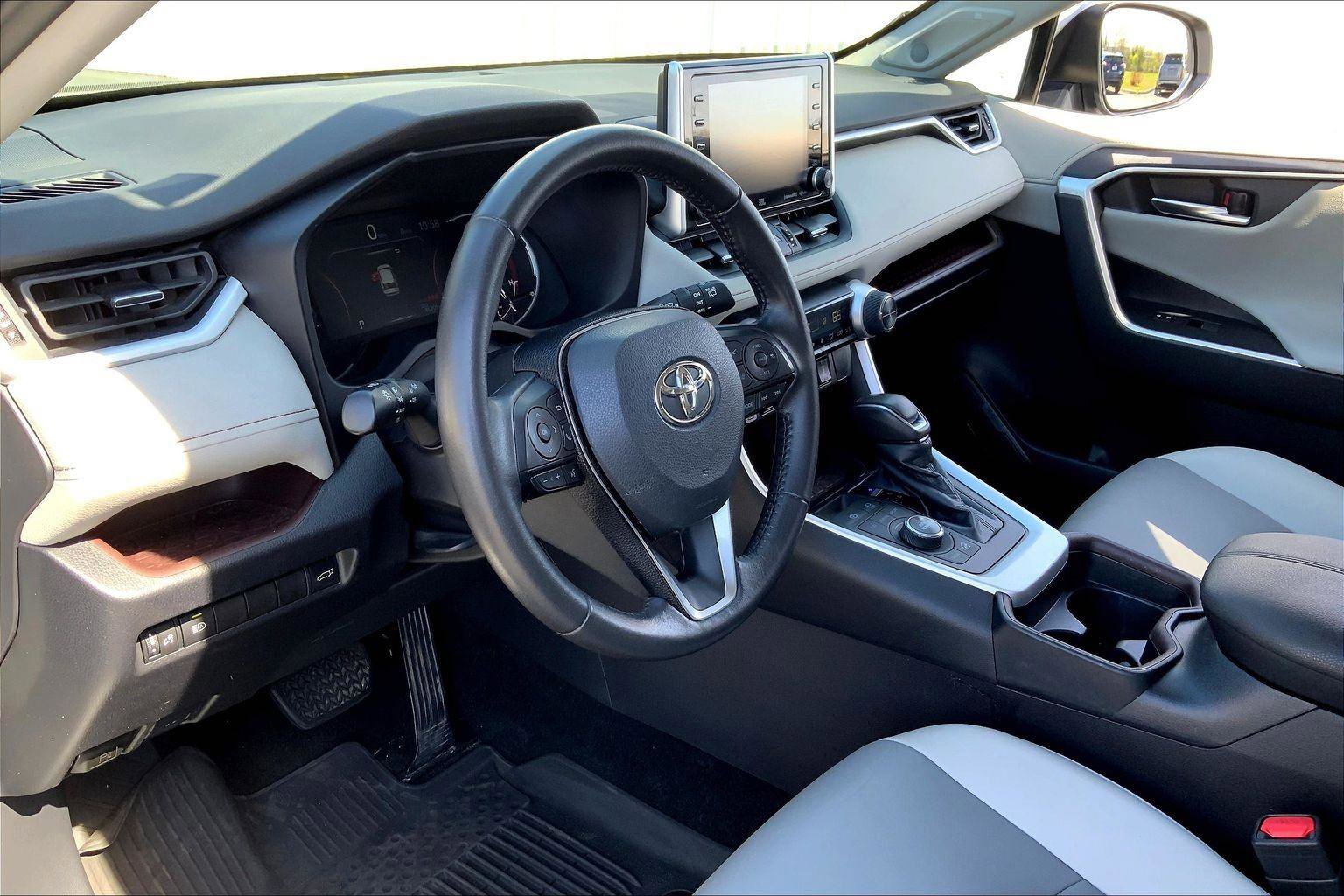 Used 2020 Toyota RAV4 Limited w/ All Weather Liner Package AWD/4WD image 13