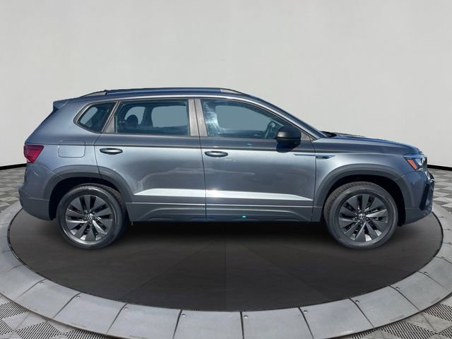 Used 2022 Volkswagen Taos S image 2