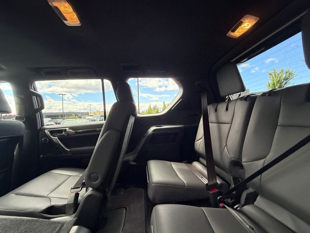 Used 2022 Lexus GX 460 Premium w/ Accessory Package AWD/4WD image 33