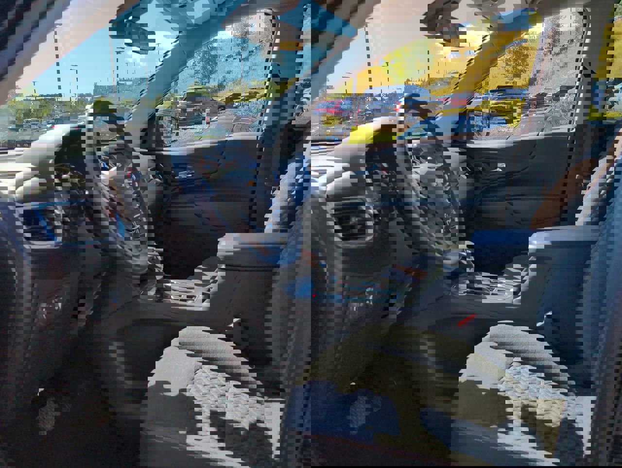 Used 2023 Chevrolet Equinox LT w/ Driver Convenience Package image 10