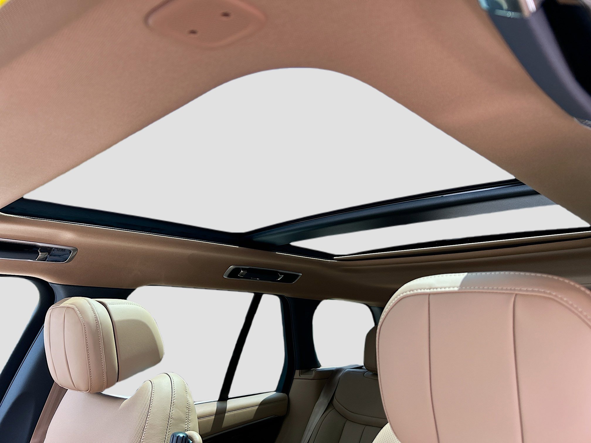 New 2025 Land Rover Range Rover SE image 22