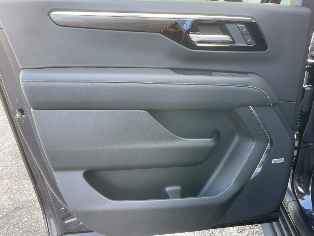 New 2026 Chevrolet Suburban Premier image 27