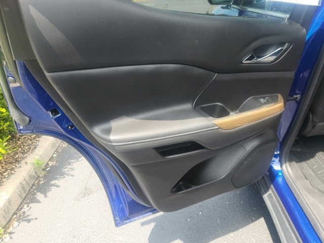 Used 2023 GMC Acadia SLE w/ Driver Convenience Package image 16