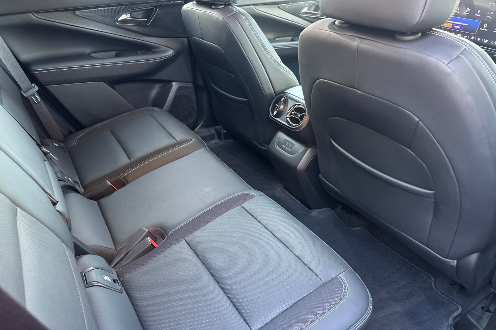 Used 2024 Chevrolet Blazer EV LT AWD/4WD image 19