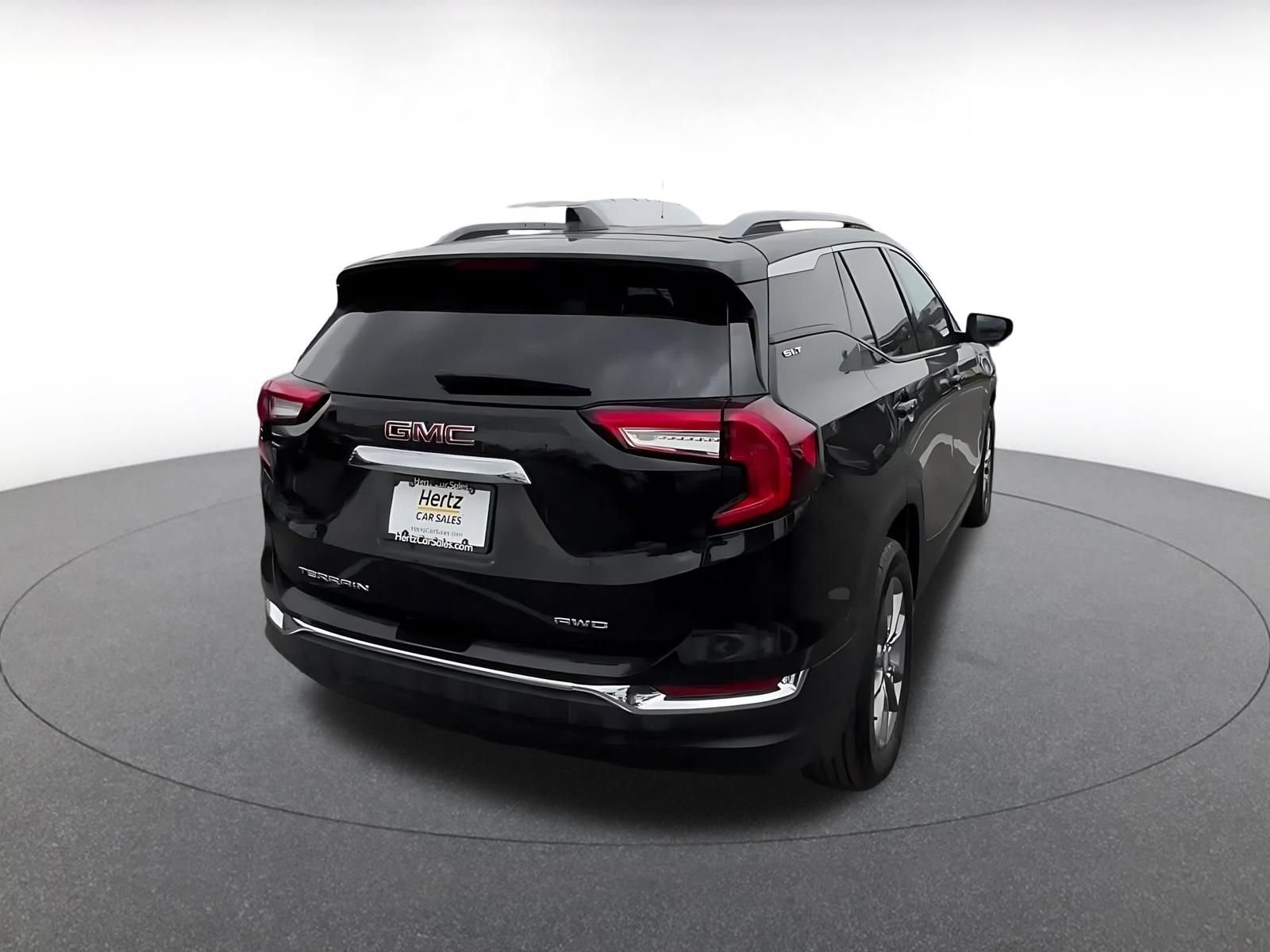 Used 2024 GMC Terrain SLT AWD/4WD image 15