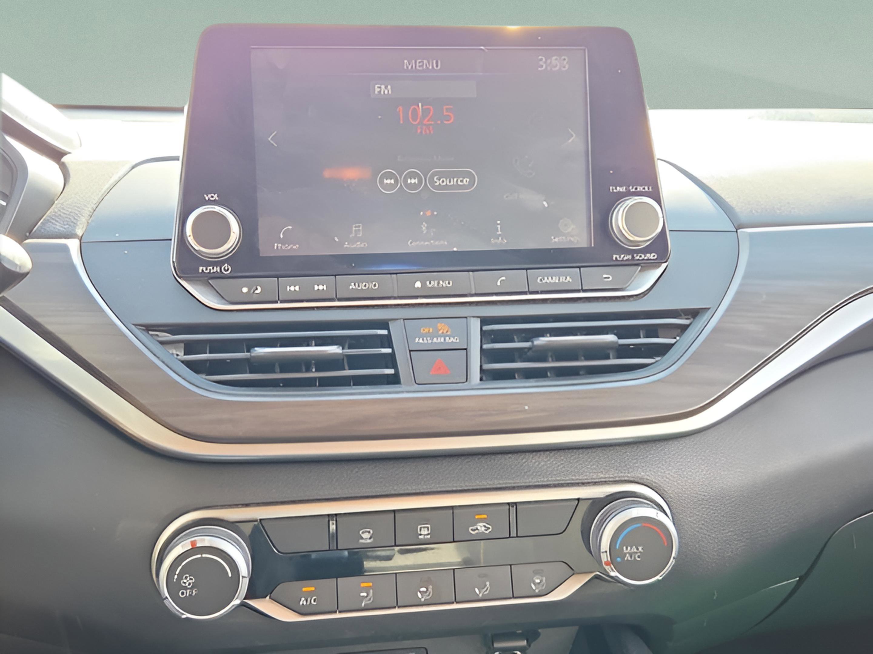 Used 2024 Nissan Altima 2.5 SV image 19